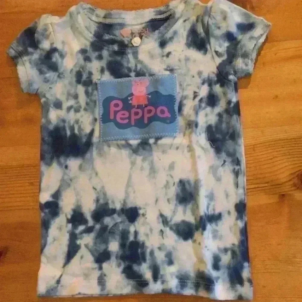 🌸Gap tie dye Peppa Pig shirt with rosebud